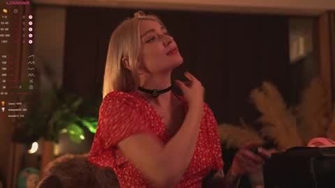 Snapshot of kinkylina_ chatting on December 8, 2:52 pm kinkylina_ online show from December 8, 2:52 pm