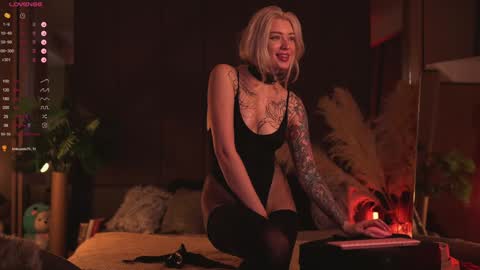 Snapshot of kinkylina_ chatting on December 9, 9:06 am kinkylina_ online show from December 9, 9:06 am