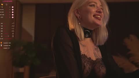 Snapshot of kinkylina_ chatting on December 11, 2:54 pm kinkylina_ online show from December 11, 2:54 pm