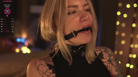 Snapshot of kinkylina_ chatting on January 8, 4:22 pm kinkylina_ online show from January 8, 4:22 pm