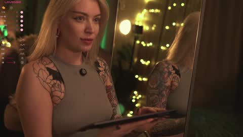 Snapshot of kinkylina_ chatting on January 9, 12:09 pm kinkylina_ online show from January 9, 12:09 pm