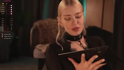 Snapshot of kinkylina_ chatting on February 22, 2:19 pm kinkylina_ online show from February 22, 2:19 pm