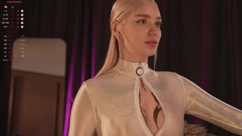 Snapshot of kinkylina_ chatting on February 25, 4:10 pm kinkylina_ online show from February 25, 4:10 pm