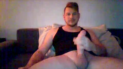 Snapshot of kinkylionboy chatting on December 4, 3:21 pm kinkylionboy online show from December 4, 3:21 pm
