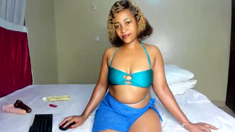 Snapshot of kinkylyla chatting on May 12, 1:36 am Kinky online show from May 12, 1:36 am