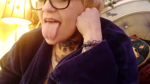 Snapshot of kinkypinkyplay2 chatting on January 18, 5:28 pm Kinky Pinky online show from January 18, 5:28 pm