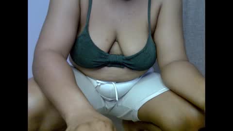 Snapshot of kinkyxxjuice chatting on November 3, 11:22 am kinkyxxjuice online show from November 3, 11:22 am