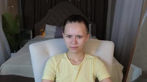 kira_bliss_ online show from August 2, 1:26 am