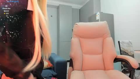 Snapshot of kira_dream17 chatting on April 18, 2:43 pm Kira online show from April 18, 2:43 pm