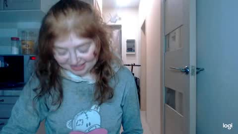 Snapshot of kira_foxy_ chatting on April 10, 1:05 pm Kira online show from April 10, 1:05 pm