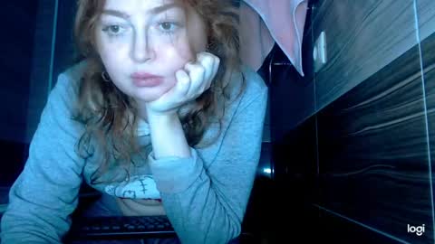 Snapshot of kira_foxy_ chatting on April 22, 9:33 am Kira online show from April 22, 9:33 am