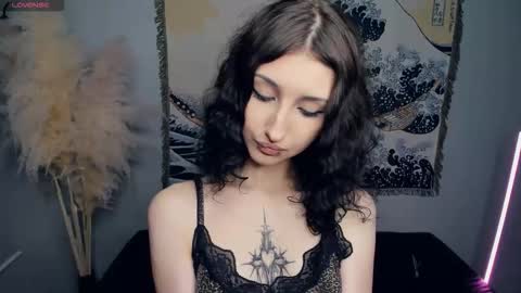 Snapshot of kira_nocturne chatting on December 20, 9:05 am Kira online show from December 20, 9:05 am