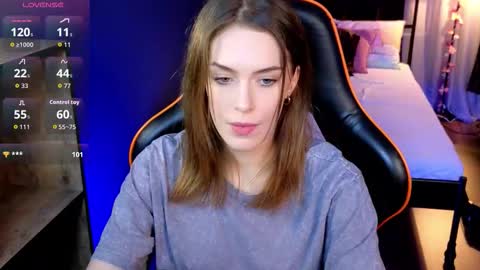 kira_noir_ online show from March 4, 3:40 pm