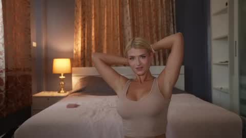 kira bloom online show from May 21, 7:04 am