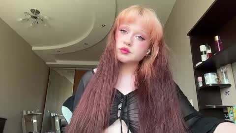 Snapshot of kirakim_love chatting on May 19, 9:48 am kirakim_love online show from May 19, 9:48 am
