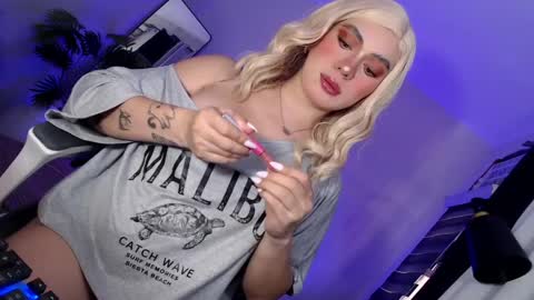 Snapshot of kiramillerxx chatting on May 20, 2:07 am Its your girl KIRA online show from May 20, 2:07 am