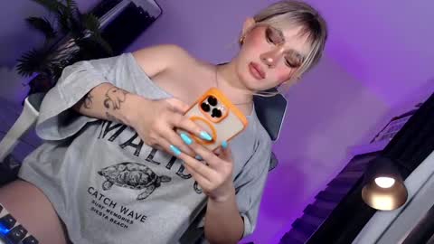Its your girl KIRA online show from June 2, 2:02 am