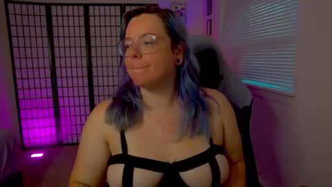 KiraSpitQueen online show from July 22, 3:42 am