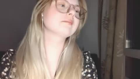 KiraYume online show from April 30, 5:52 pm