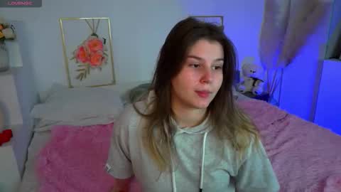 Snapshot of kirazephyr chatting on October 26, 6:52 am Kira online show from October 26, 6:52 am