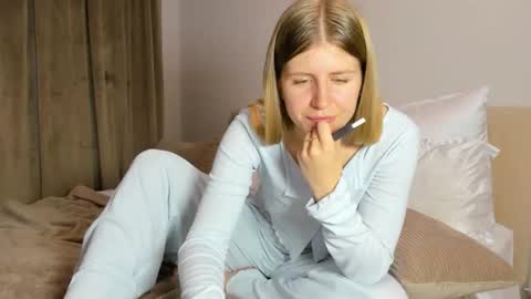 Kira online show from November 22, 6:07 pm