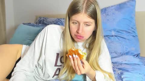 Kira online show from January 8, 7:49 pm