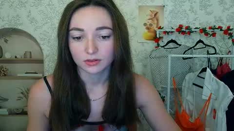 Snapshot of kiss_shy chatting on November 21, 8:13 am Valeria online show from November 21, 8:13 am