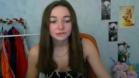 Snapshot of kiss_shy chatting on December 1, 12:21 pm Valeria online show from December 1, 12:21 pm