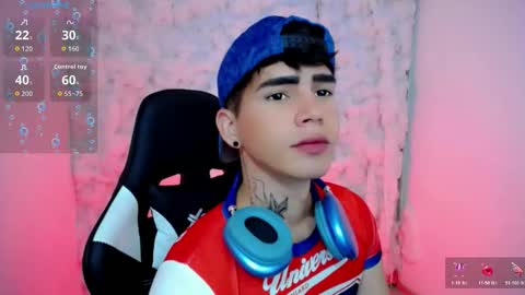 kiss_whitee online show from November 10, 7:46 pm