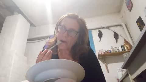 Snapshot of kissandvibe chatting on October 31, 9:27 pm kissandvibe online show from October 31, 9:27 pm