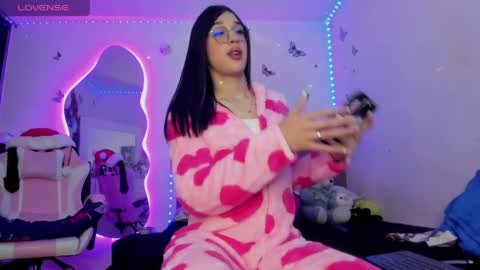 kisses_of_daniela online show from May 7, 4:07 am