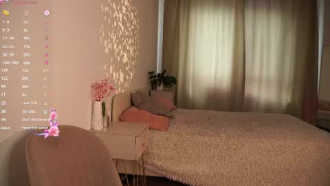 Lola online show from July 24, 9:40 am