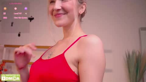 Snapshot of kisskiss_muah chatting on November 1, 2:19 pm Kate  online show from November 1, 2:19 pm