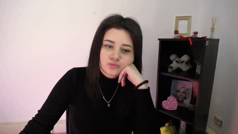 kissleoxx online show from February 3, 1:05 pm