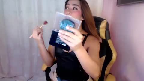 Snapshot of kissmycock_ chatting on December 17, 4:11 pm kissmycock_ online show from December 17, 4:11 pm