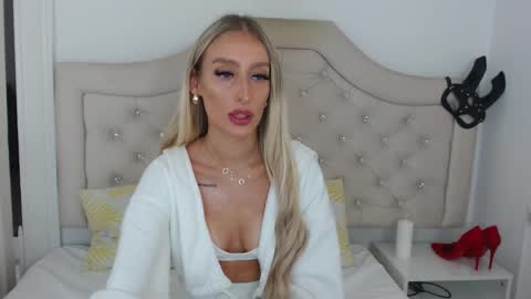 Snapshot of kissnatalie chatting on September 15, 6:57 am Natalie online show from September 15, 6:57 am