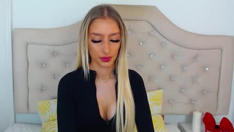 Snapshot of kissnatalie chatting on November 21, 9:52 am Natalie online show from November 21, 9:52 am