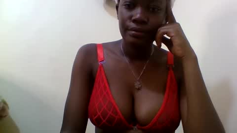 Snapshot of kissybabe01 chatting on October 6, 1:30 pm kissybabe01 online show from October 6, 1:30 pm