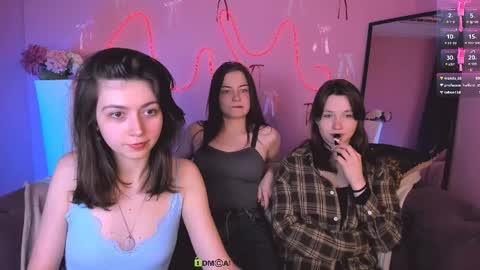 kitniss online show from April 10, 7:29 pm