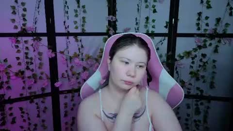 Snapshot of kitsune_little chatting on June 21, 10:23 pm kitsune_little online show from June 21, 10:23 pm