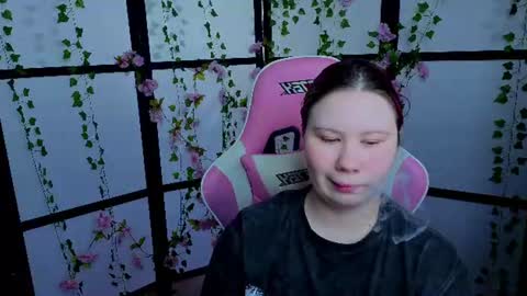 Snapshot of kitsune_little chatting on August 3, 10:32 am kitsune_little online show from August 3, 10:32 am