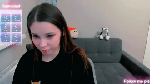 Snapshot of kitten_alisa chatting on June 4, 8:15 pm Alissa online show from June 4, 8:15 pm