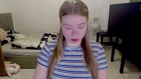 Snapshot of kitten_jenny01 chatting on December 25, 11:43 am Jennyblonde and Emmabrunette online show from December 25, 11:43 am