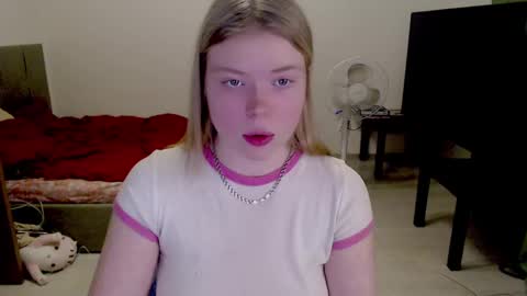 Snapshot of kitten_jenny01 chatting on January 15, 4:43 pm Jennyblonde and Emmabrunette online show from January 15, 4:43 pm