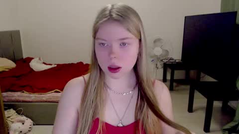 Snapshot of kitten_jenny01 chatting on February 3, 8:35 pm Jennyblonde and Emmabrunette online show from February 3, 8:35 pm