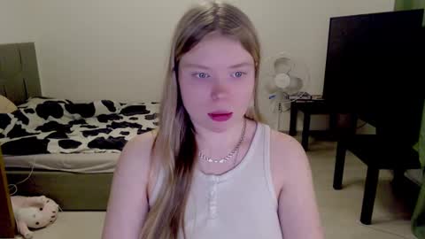 Snapshot of kitten_jenny01 chatting on March 8, 10:34 pm Jennyblonde and Emmabrunette online show from March 8, 10:34 pm