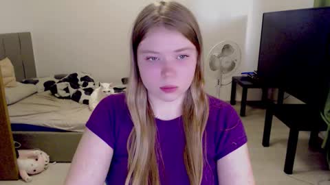 Snapshot of kitten_jenny01 chatting on October 12, 12:48 pm Jennyblonde and Emmabrunette online show from October 12, 12:48 pm