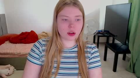 Jennyblonde and Emmabrunette online show from May 9, 11:48 am