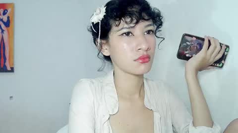 Snapshot of kitten_punches02 chatting on November 22, 2:43 am kitten_punches02 online show from November 22, 2:43 am