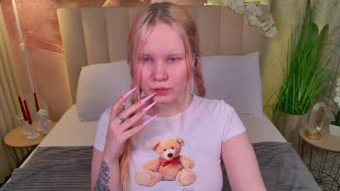 Snapshot of kittenxoann chatting on April 10, 5:39 pm kittenxoann online show from April 10, 5:39 pm